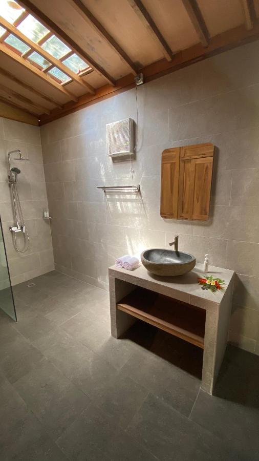 Villa Lova Sambirenteng Gretek Εξωτερικό φωτογραφία
